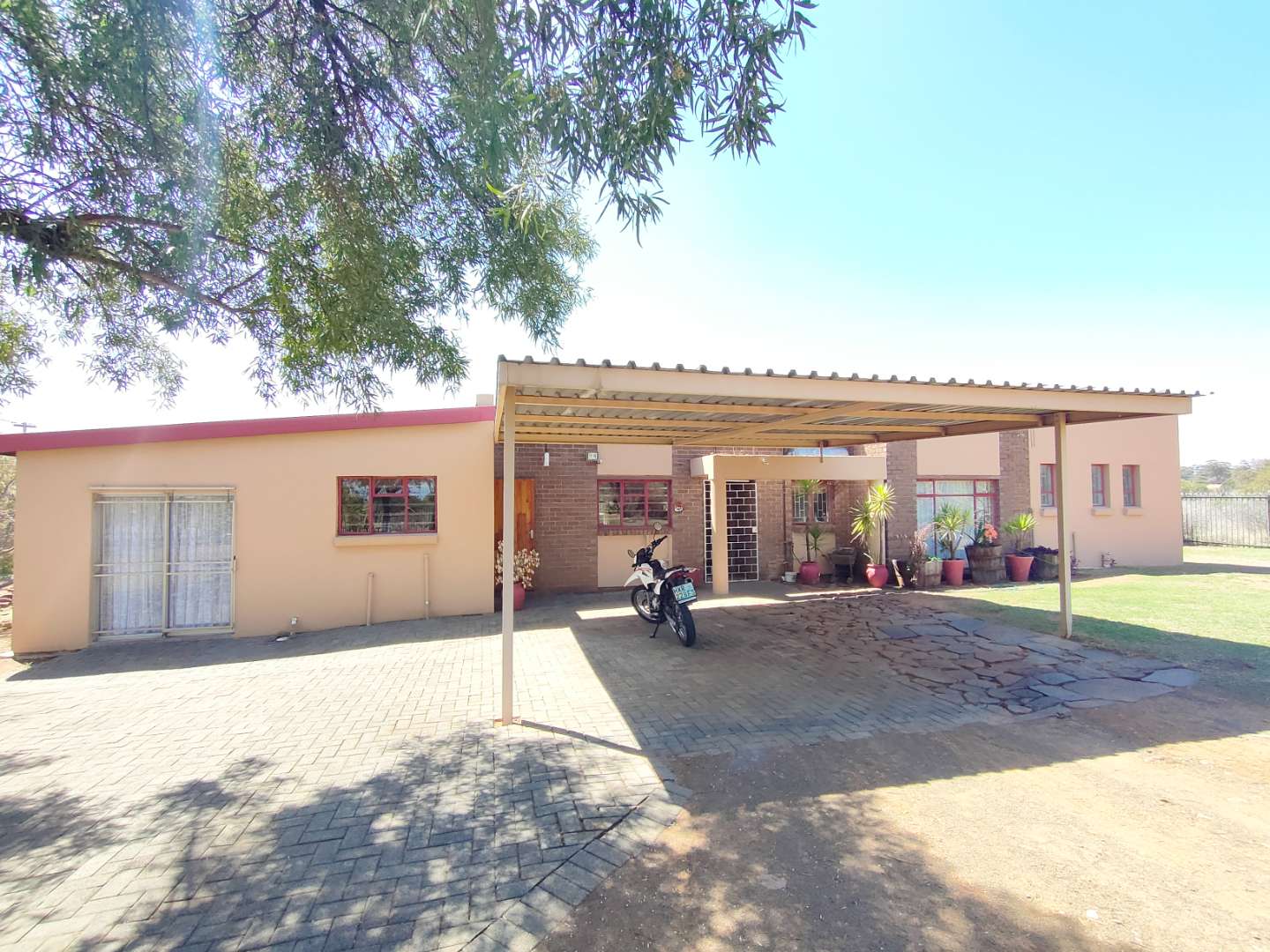 4 Bedroom Property for Sale in Langenhovenpark Free State